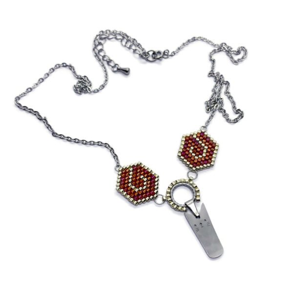 Collier Chat Kawaii artisanal - Perles en verre tissées à la main - Rouge et argent - collier acier inoxydable - cadeau fille fait main - cadeau femme fait main - bijou kawaii - collier graphique