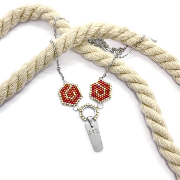Collier Chat Kawaii artisanal - Perles en verre tissées à la main - Rouge et argent - collier acier inoxydable - cadeau fille fait main - cadeau femme fait main - bijou kawaii - collier artisanal