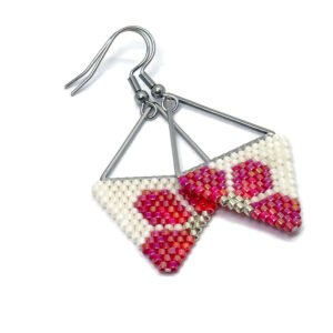 Boucles d'oreilles en perles de verre tissées - Cadeau femme fait main -Boucles d'oreilles artisanales - Perles japonaises - boucles d'oreilles légères - Boucles d'oreilles perles tissées - Fleurs rouges - Boucles d'oreilles fleurs rouges