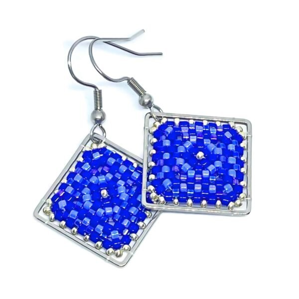 Boucles d'oreilles artisanales en perles de verre japonaises – Motif carré en acier inoxydable – Image 7